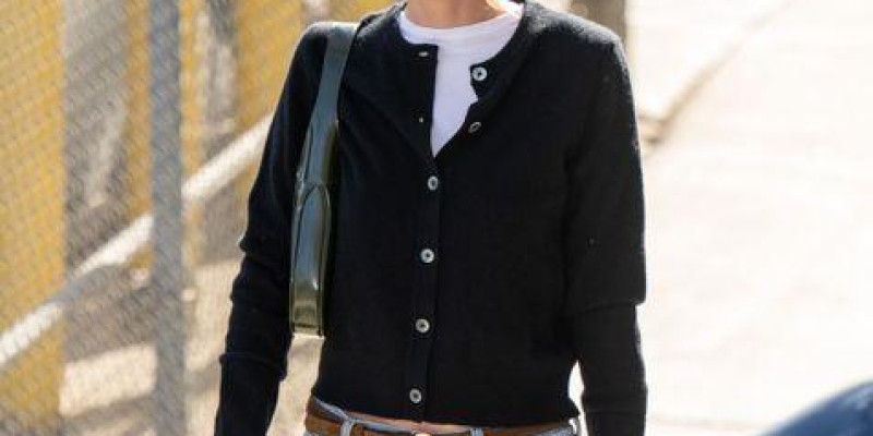 Dakota Johnson’s Effortless Magneti