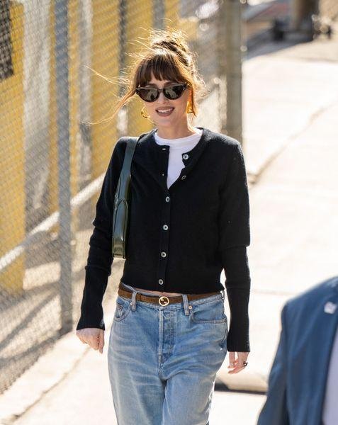 Dakota Johnson’s Effortless Magneti Dakota Johnson’s Effortless Magneti
